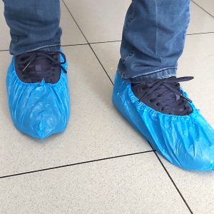 Cubre calzado clínico de tela azul
